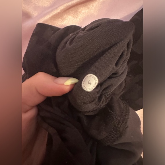 cutest lulu leggings - Picture 4 of 4